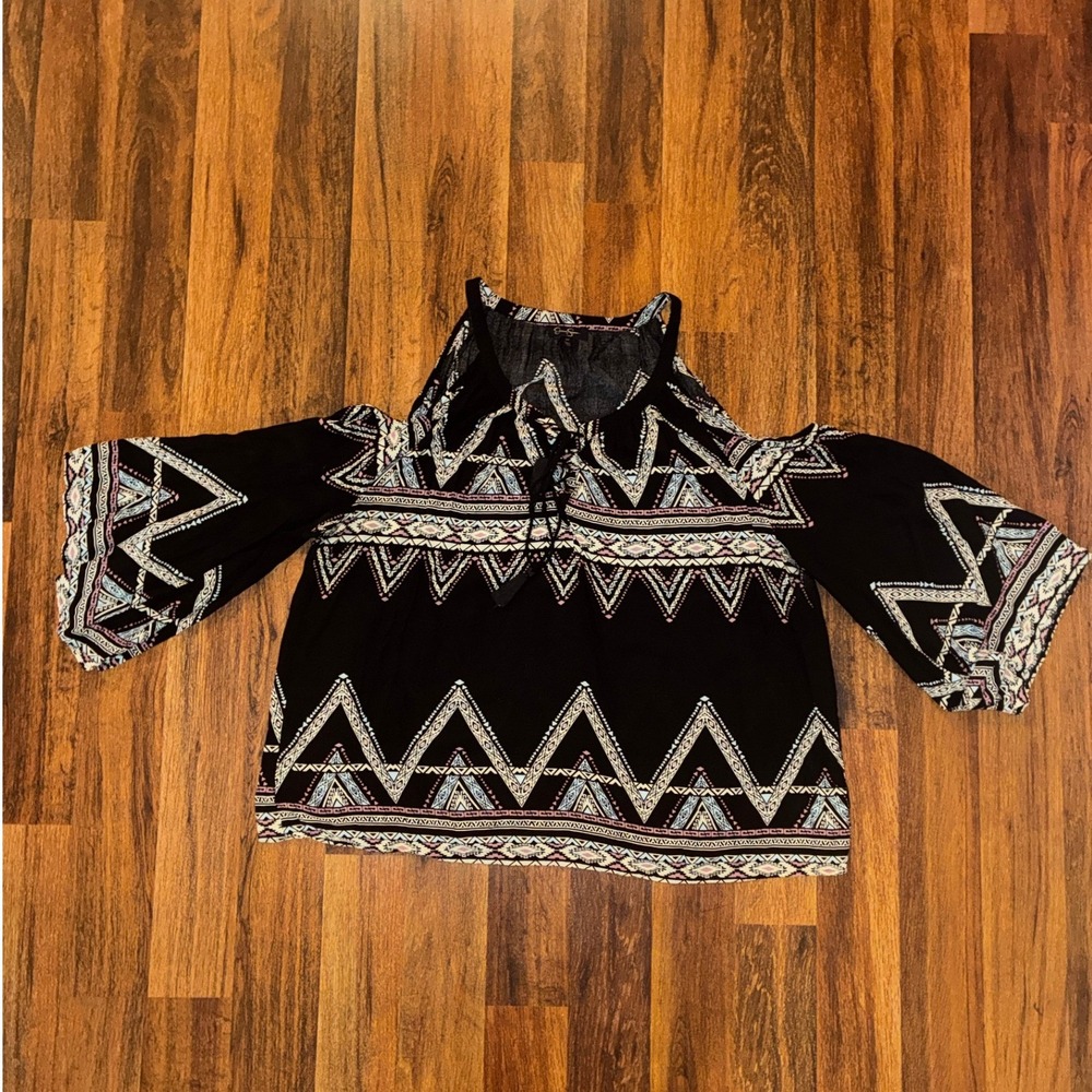 Jessica Simpson Womens 2X Cold Shoulder Tribal Print Bell Sleeve Tassel Top